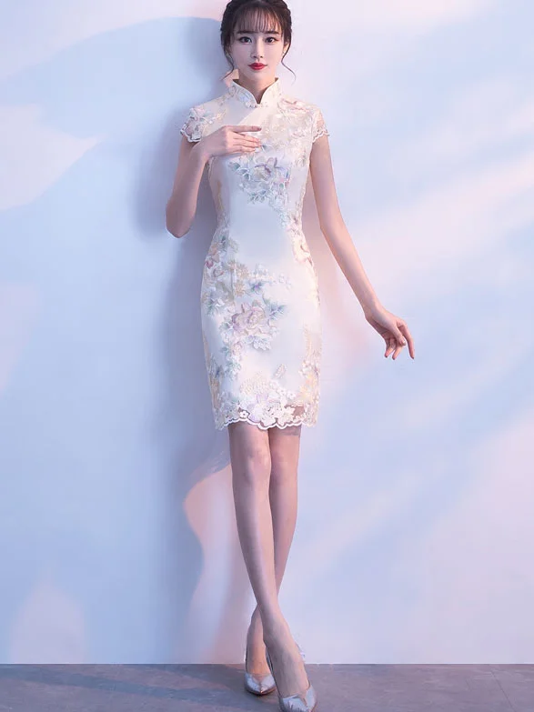 White Embroidered Short Qipao / Cheongsam Party Dress Pleated Skirt Elegant