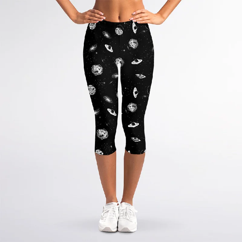 Black And White UFO Pattern Print Women's Capri Leggings Stylish Sweat-Proof Leggings