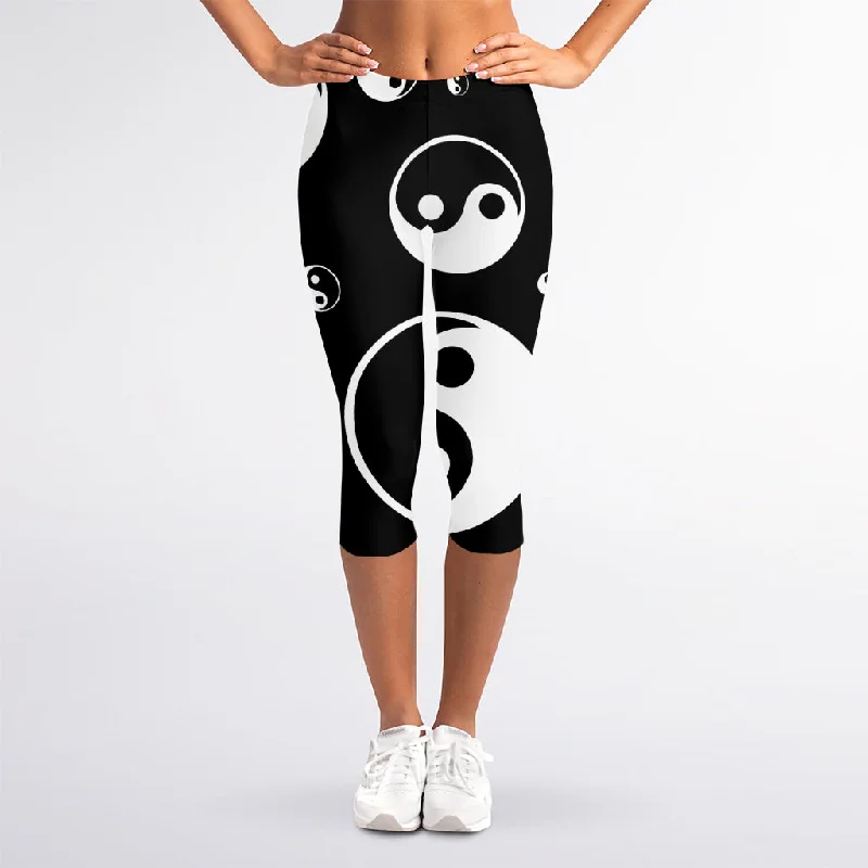 Black And White Yin Yang Pattern Print Women's Capri Leggings Cozy Sweat-Wicking Leggings