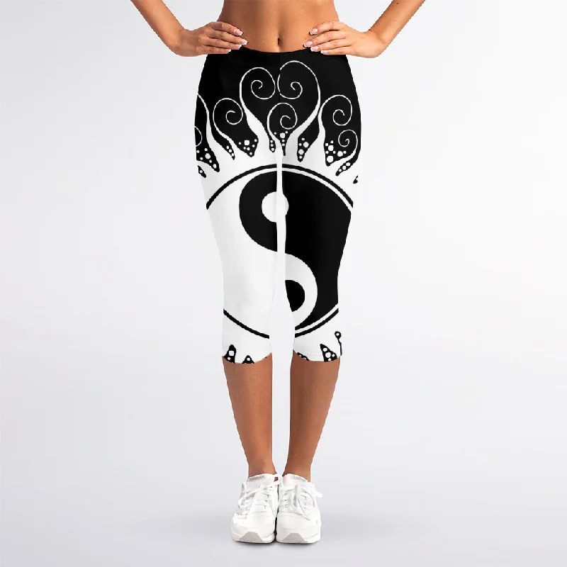 Black And White Yin Yang Sun Print Women's Capri Leggings Trendy Sports Performance Leggings