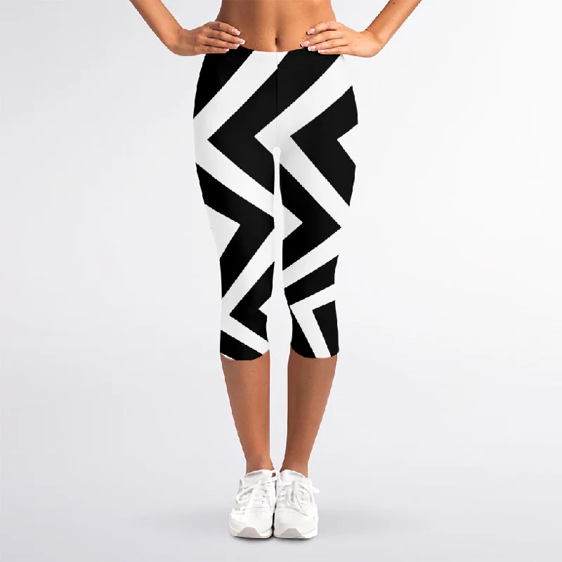 Black And White Zigzag Dazzle Print Women's Capri Leggings Comfortable Plus Size Leggings