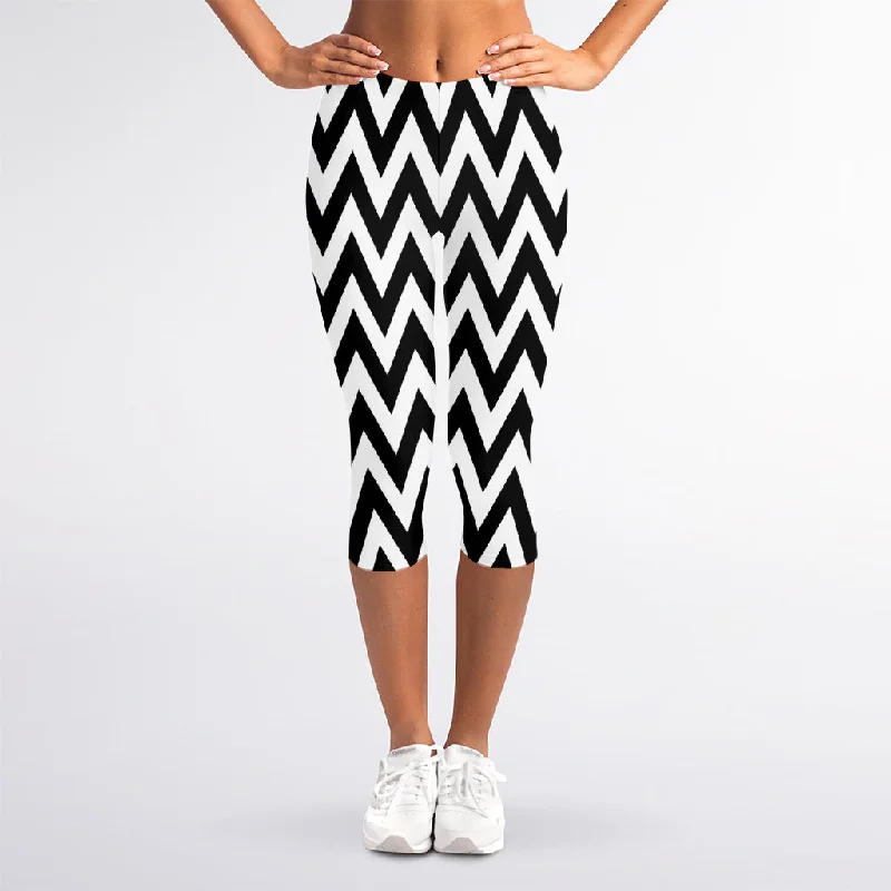 Black And White Zigzag Pattern Print Women's Capri Leggings Stylish High-Waisted Leggings